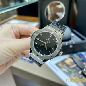 Replica Watches Hublot Classic Fusion 33mm Black Dial Women Swiss Automatic Leather Strap 1:1 Clone Watch