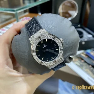Replica Watches Hublot Classic Fusion 33mm Black Dial Women Swiss Quartz Leather Strap 1:1 Clone Watch