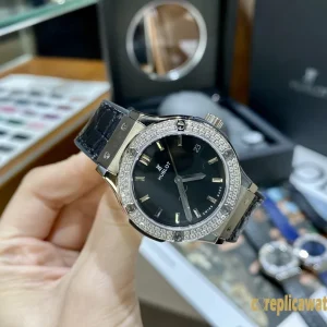 Replica Watches Hublot Classic Fusion 33mm Black Dial Women Swiss Quartz Leather Strap 1:1 Clone Watch