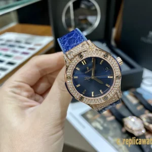 Replica Watches Hublot Classic Fusion 33mm Blue Dial Women Swiss Automatic Rubber Strap 1:1 Clone Watch