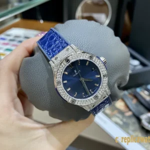 Replica Watches Hublot Classic Fusion 33mm Blue Dial Women Swiss Quartz Leather Strap 1:1 Clone Watch