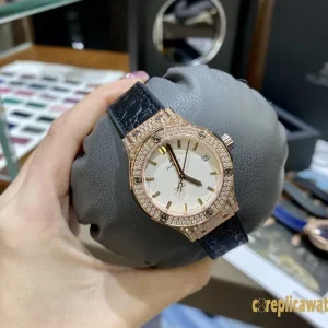 Replica Watches Hublot Classic Fusion 33mm Silver Dial Women Swiss Quartz Leather Strap 1:1 Clone Watch
