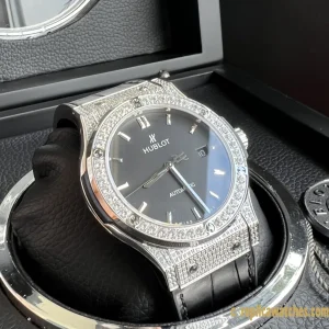 Replica Watches Hublot Classic Fusion 42mm Black Dial Mens Swiss Automatic Metal bracelet 1:1 Clone Watch