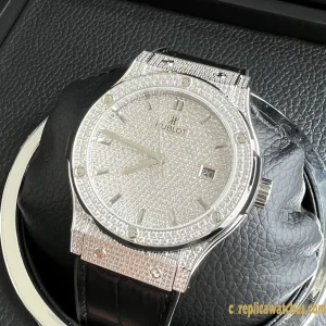 Replica Watches Hublot Classic Fusion 42mm Silver Dial Mens Swiss Automatic Metal Bracelet 1:1 Clone Watch