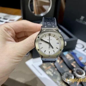 Replica Watches Hublot Classic Fusion 42mm Silver Dial Women Swiss Quartz Movement Leather Strap 1:1 Clone Watch