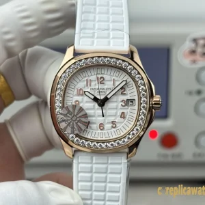 Replica Watches Patek Philippe Aquanaut 35.6MM White Dial Ladies Swiss Automatic Movement Rubber Strap 1:1 Clone Watch