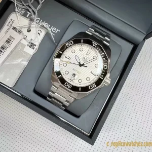 Replica Watches Tag Heuer Aquaracer 43mm Silver Dial Mens Swiss Automatic Metal Bracelet 1:1 Clone Watch